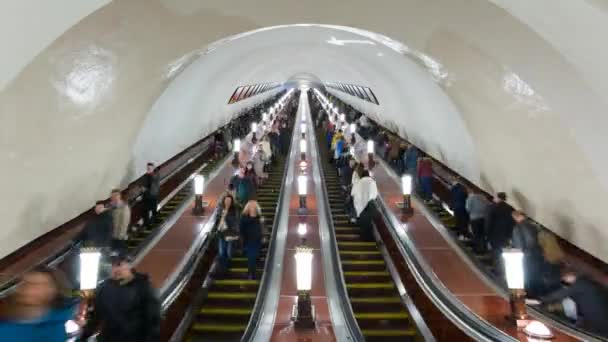 A Metro vezető mozgólépcső — Stock videók