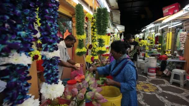 Květinový trh na Jalan Tun Sambantham — Stock video