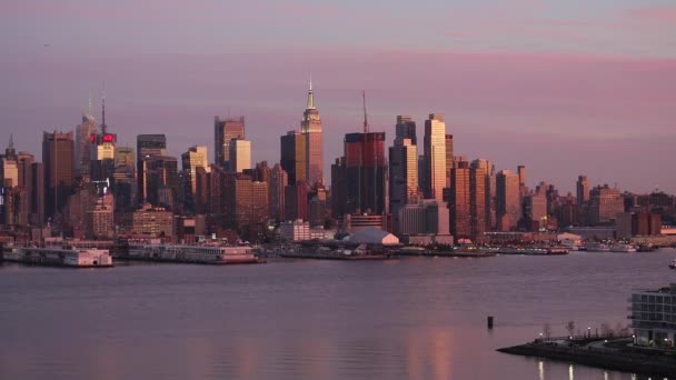 Manhattan over de Hudson rivier — Stockvideo