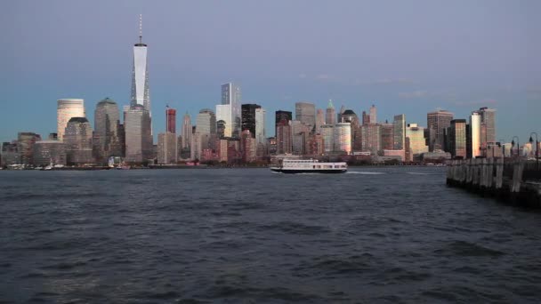 Manhattan över Hudsonfloden — Stockvideo