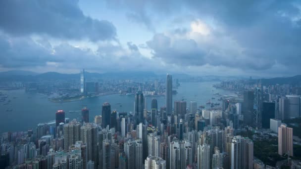 Beleuchtete Skyline des zentralen Hongkong — Stockvideo