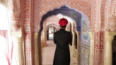 Çay tepsi Samode sarayında garson