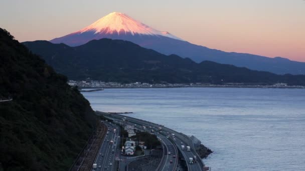 MT. Fuji och trafik körning på Tomei Expressway — Stockvideo