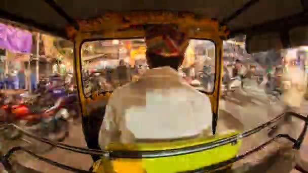 Autorickshaw rijden througstreets, Udaipur — Stockvideo