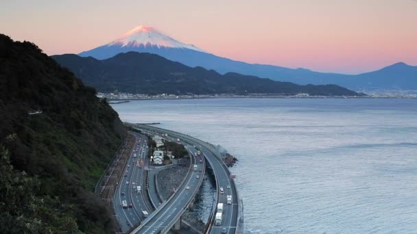 MT. Fuji och trafik körning på Tomei Expressway — Stockvideo