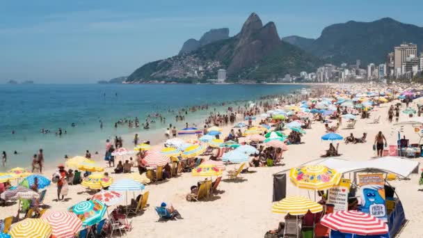 Plage d'Ipanema et montagne Dois Irmaos — Video