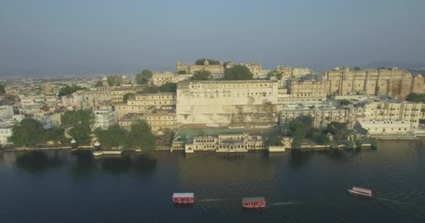 Lago Pichola e o Palácio da Cidade em Udaipur — Vídeo de Stock