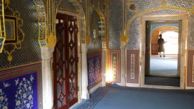 Çay tepsi Samode sarayında garson