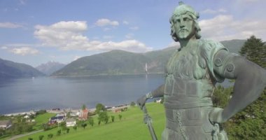 Frithiof bronz heykeli, Vangsnes