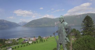 Frithiof bronz heykeli, Vangsnes