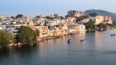 PICHOLA Lake ve Udaipur şehir sarayda