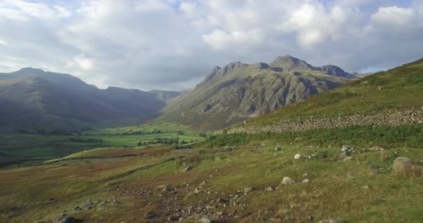 Great Langdale and the Langdale Pikes, Inglaterra — Vídeo de Stock