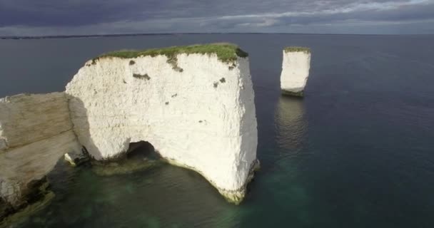 Scogliere di gesso e Sea Stack — Video Stock