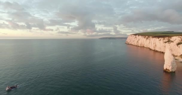 오래 된 해리 바위 근처 분필 절벽 — 비디오