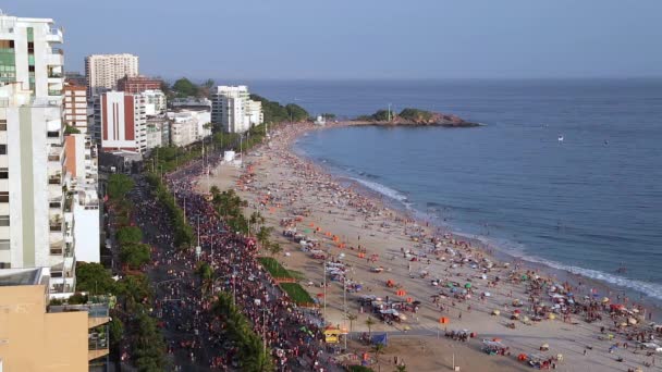 Уличный карнавал в Рио-де-Жанейро — стоковое видео