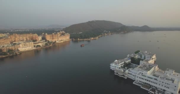 インド ・ ウダイプールのピチョラー湖 — ストック動画