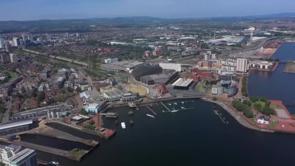 Aerial Cardiff Bay Pierhead Building Welsh Assembley Seneddd Wales Reino — Vídeo de Stock