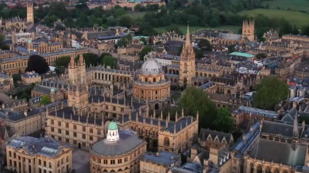 オックスフォード大学ボドリアン図書館ラドクリフ カメラの空中 オックスフォード市内中心部 オックスフォード イギリス — ストック動画