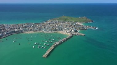 St. Ives 'ın hava manzarası, geleneksel Cornwall balıkçı köyü, İngiltere, İngiltere