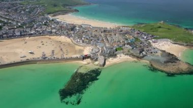 St. Ives 'ın hava manzarası, geleneksel Cornwall balıkçı köyü, İngiltere, İngiltere