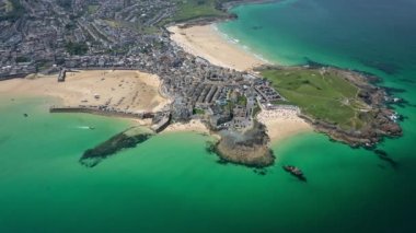 St. Ives 'ın hava manzarası, geleneksel Cornwall balıkçı köyü, İngiltere, İngiltere