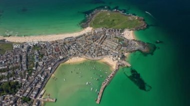 St. Ives 'ın hava manzarası, geleneksel Cornwall balıkçı köyü, İngiltere, İngiltere