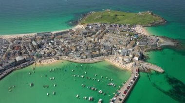 St. Ives 'ın hava manzarası, geleneksel Cornwall balıkçı köyü, İngiltere, İngiltere