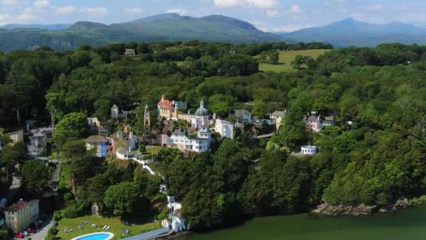 Aerial Portmeirion Resort Turístico Estilo Italiano Gwynedd Norte Gales — Vídeo de Stock