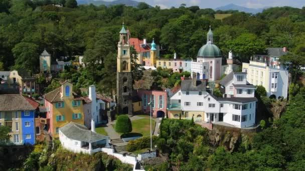 Flygfoto Över Portmeirion Turistort Italiensk Stil Gwynedd Norra Wales — Stockvideo