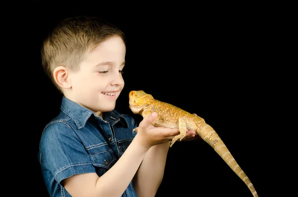 küçük çocuk ve dragon - en iyi arkadaşım