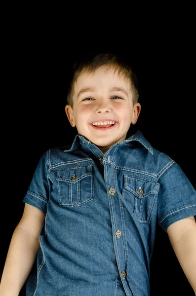 Enfant heureux et serpent géant — Photo