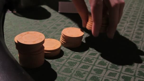 Hand fiddling with poker chips — Stock Video