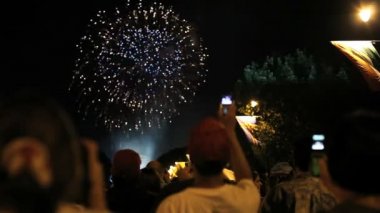 insanlar havai fişek fotoğraf çekimi 