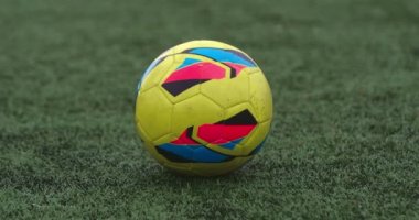 oyuncu tekme futbol topu