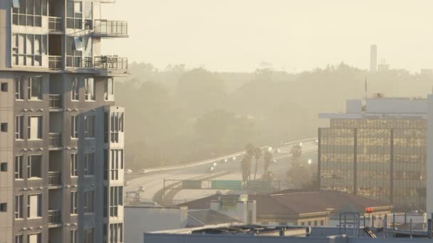 在城区上空阳光灿烂的日子 — 图库视频影像