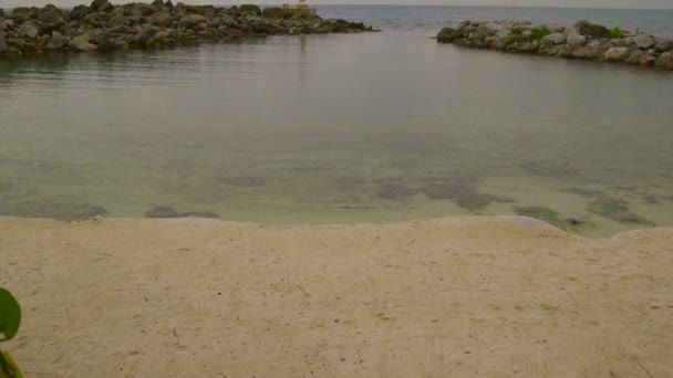 Playa de arena al atardecer — Vídeos de Stock