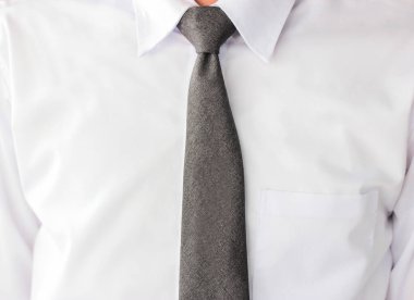 Siyah kravat takan iş adamları ilk iş görüşmesine hazırlanıyor, takım elbiseli stajyer.