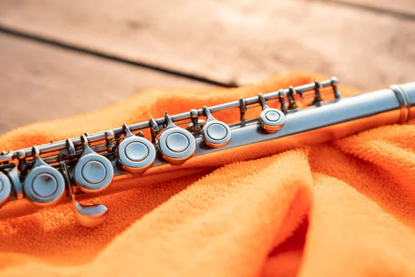 Detail Silver Flute Key Shining Sunset Light Orange Cloth Elegant — Stock Photo, Image