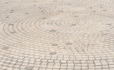 Şehir parkının merkezindeki patika için yuvarlak taş döşeme dizaynı, sokak kenti dış plan