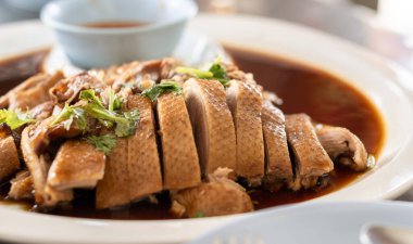 Çin Yeni Yılı yemeği için Tayland usulü kızarmış ördek, Bangkok Tayland restoranı.