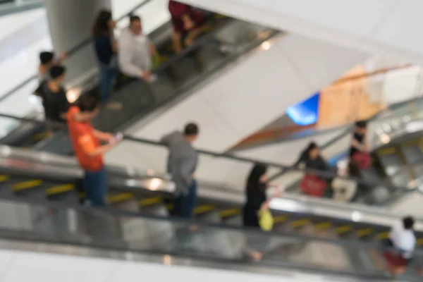 Pessoas Desfocadas Usando Escadas Rolantes Shopping — Fotografia de Stock