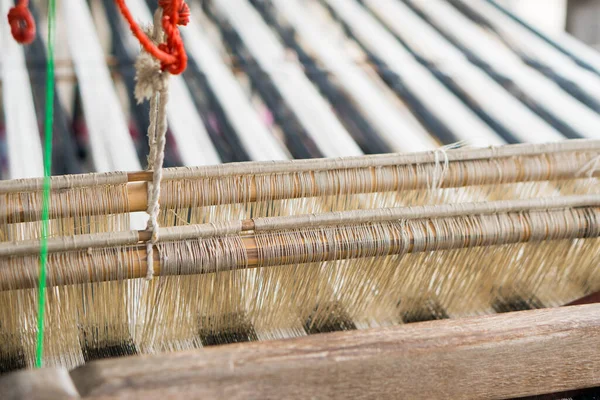 Nahaufnahme Aus Holz Traditionelle Arbeit Der Thailändischen Seidenweberei — Stockfoto