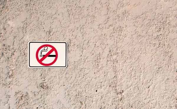 Fumar Signo Blanco Con Símbolo Del Cigarrillo Pared Textura Piedra —  Fotos de Stock