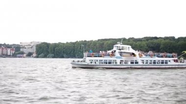 Eski bir göl kapısı gemi