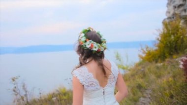 Takip et beni. Gelin ve damat, önde gidiyor