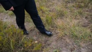 Cool adam kameraya gider