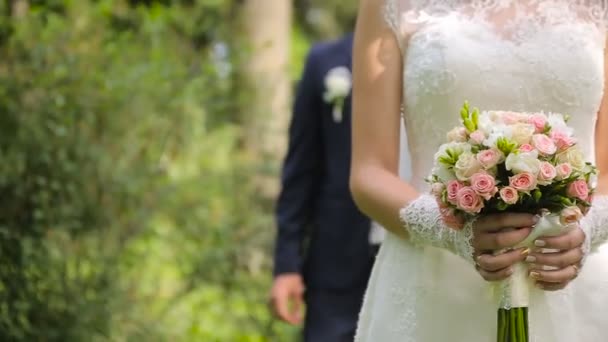 Handsome groom comes to bride behind her — Stock Video