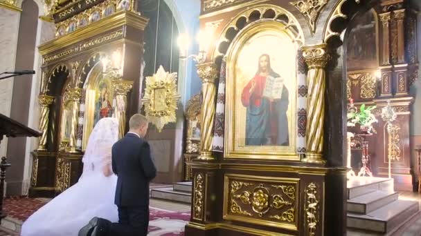 Couple in prayer in a church — Stock Video