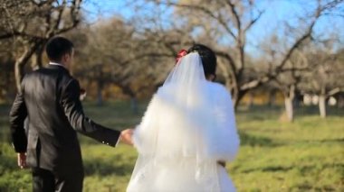 Güzel bir çift kale ve park eğlenir