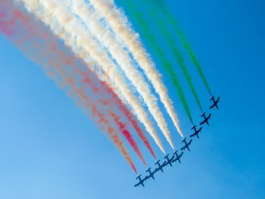 Üç renkli oklar gösteri hava. Tirrenia, Pisa, İtalya, 11 Eylül, 2